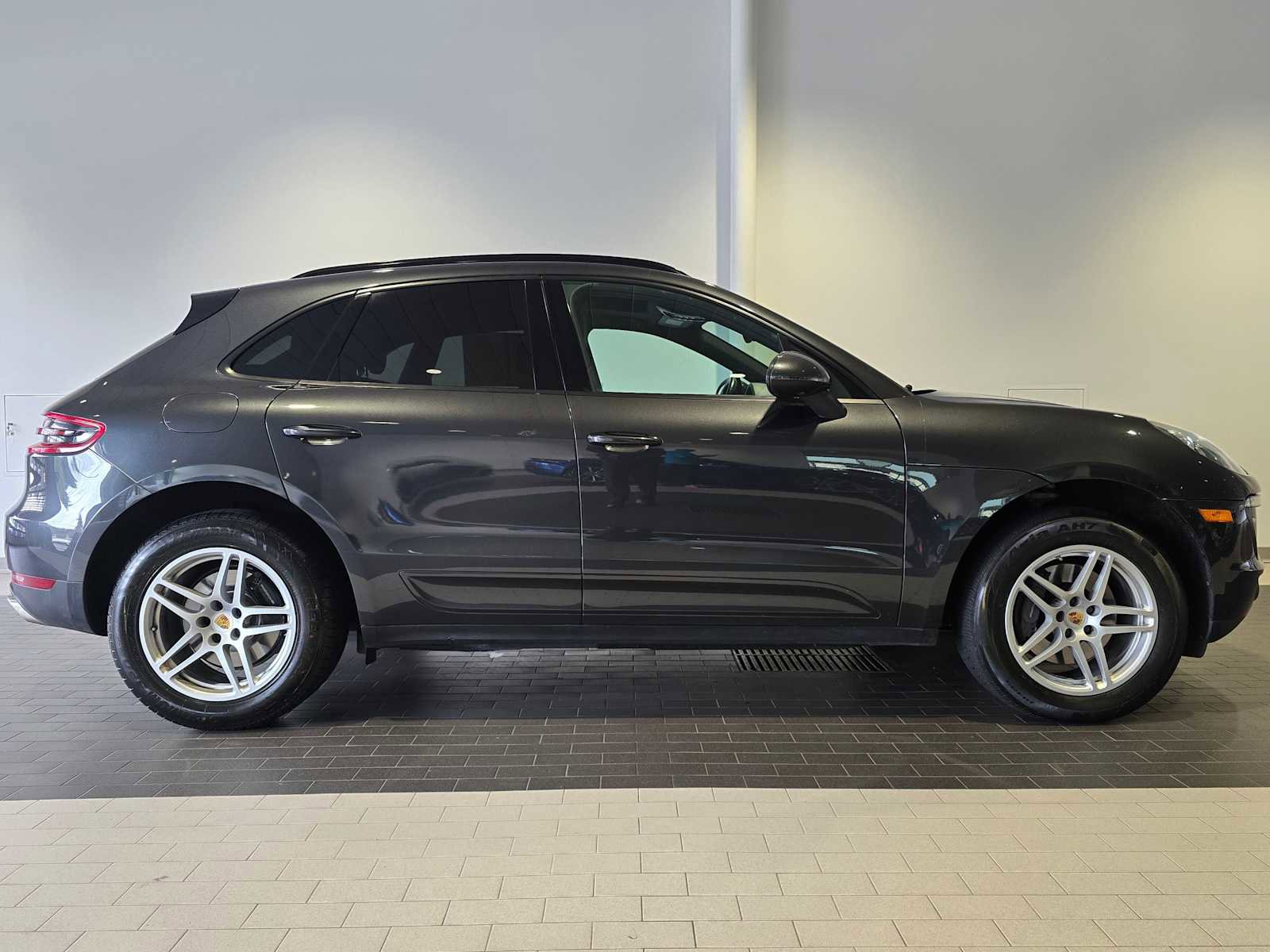 Used 2018 Porsche Macan image 6