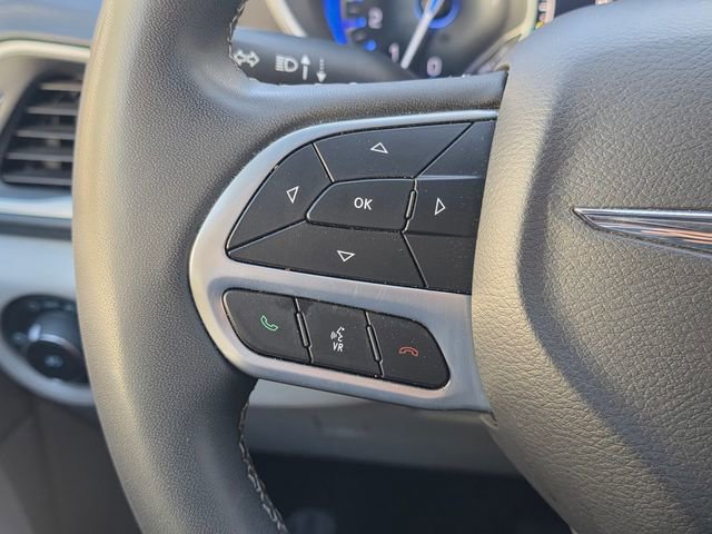 Used 2023 Chrysler Pacifica Touring-L image 37