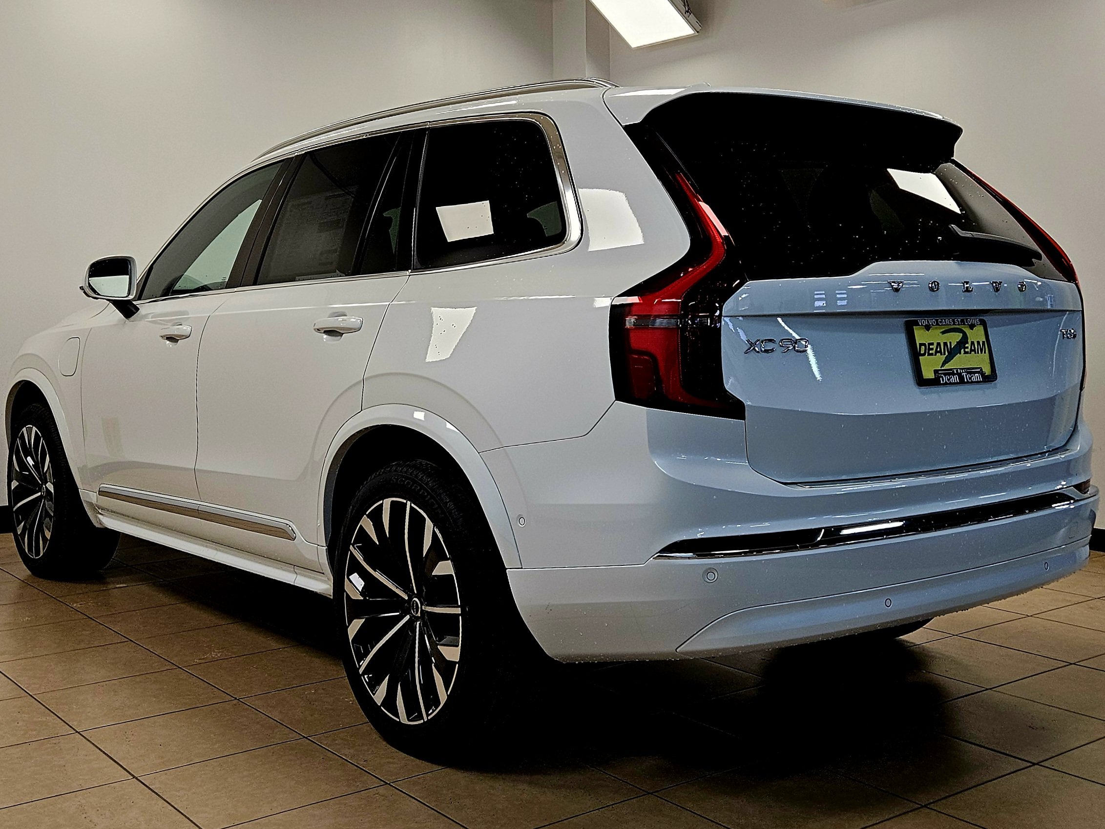 New 2026 Volvo XC90 T8 Plus w/ Protection Package Premier AWD/4WD image 6