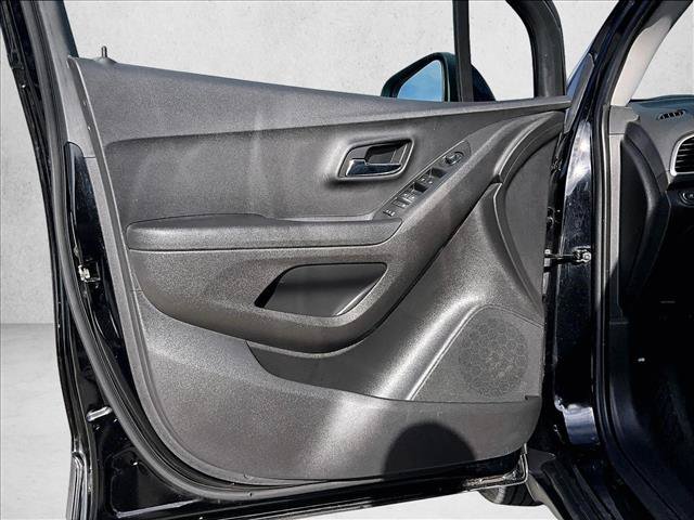 Used 2020 Chevrolet Trax LS FWD image 18