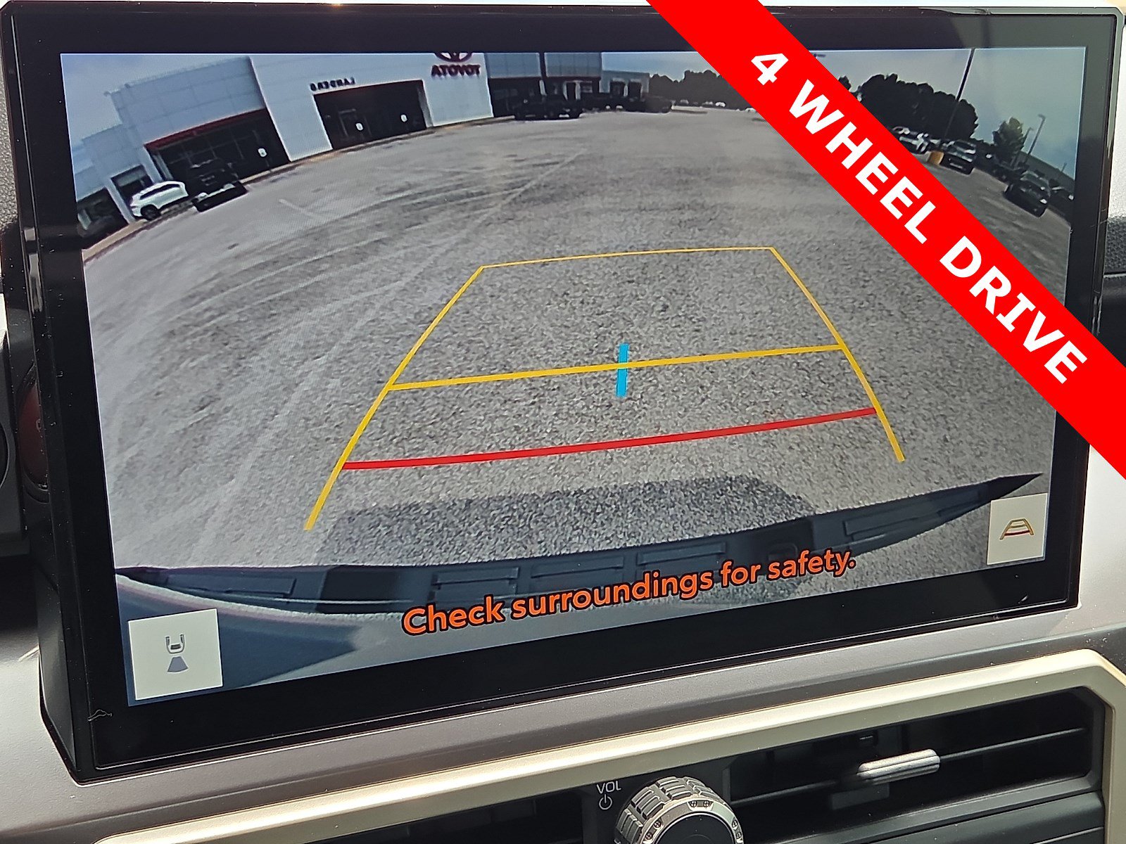 Used 2025 Toyota Tacoma TRD Sport AWD/4WD image 18