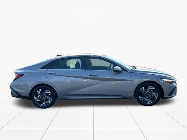 Used 2025 Hyundai Elantra SEL FWD image 7