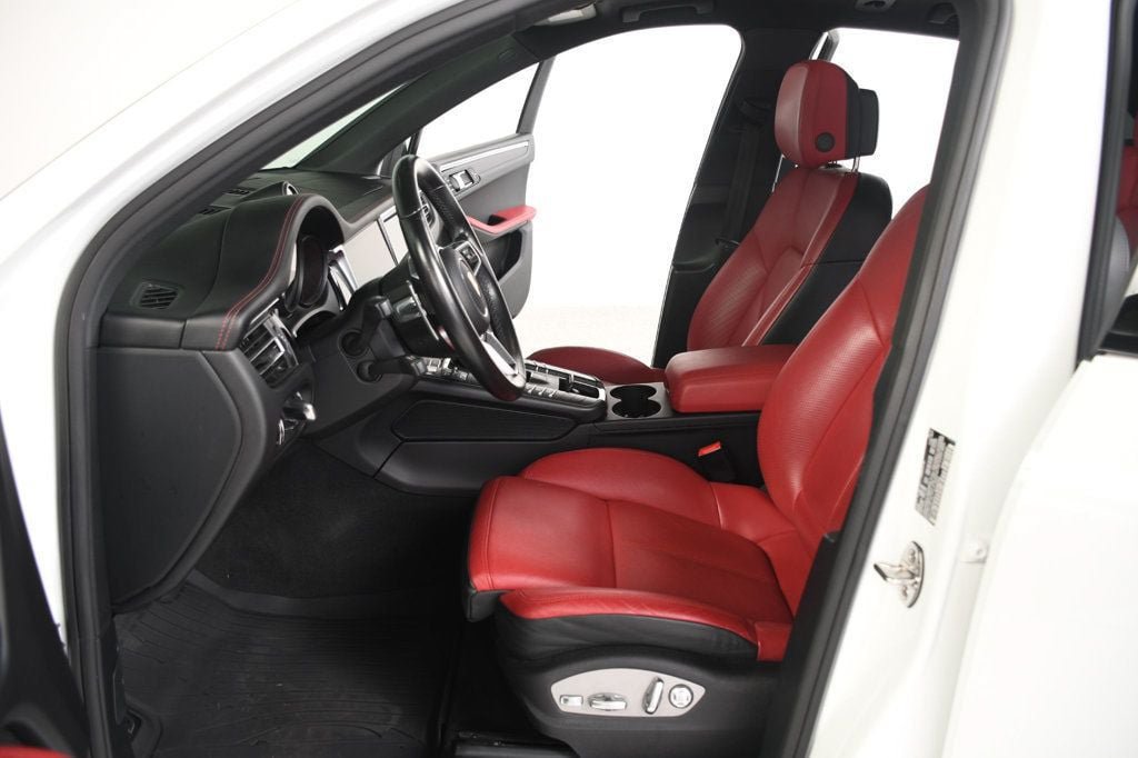 Used 2020 Porsche Macan S AWD/4WD image 30
