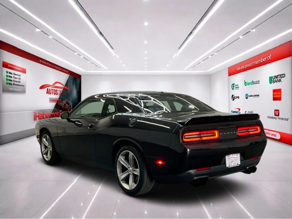 Used 2018 Dodge Challenger R/T RWD image 5