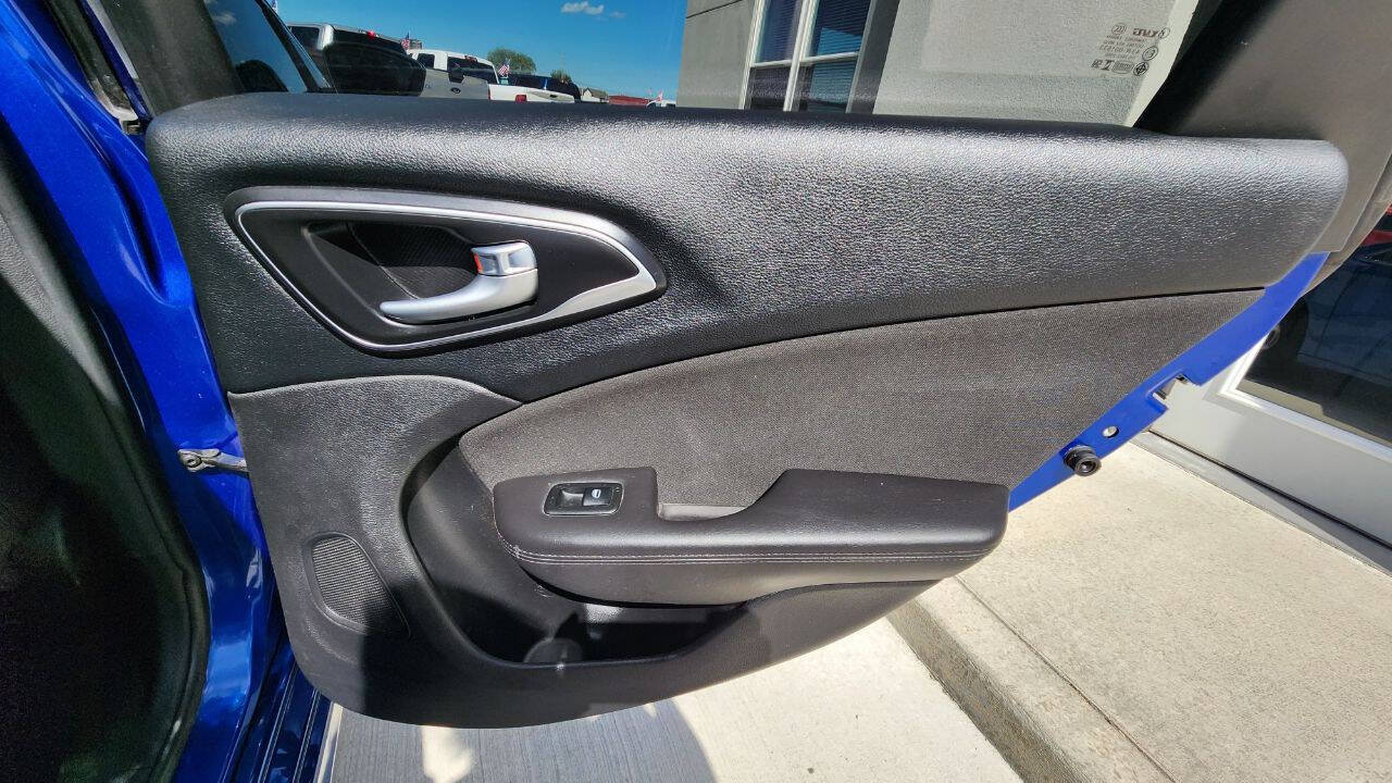 Used 2016 Chrysler 200 Limited FWD image 21