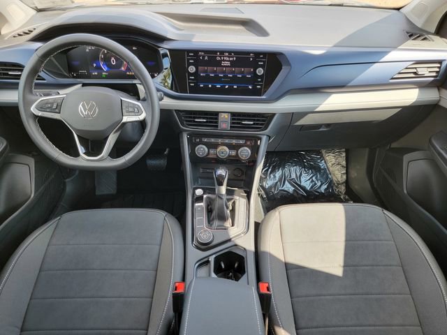 Used 2024 Volkswagen Taos SE image 21