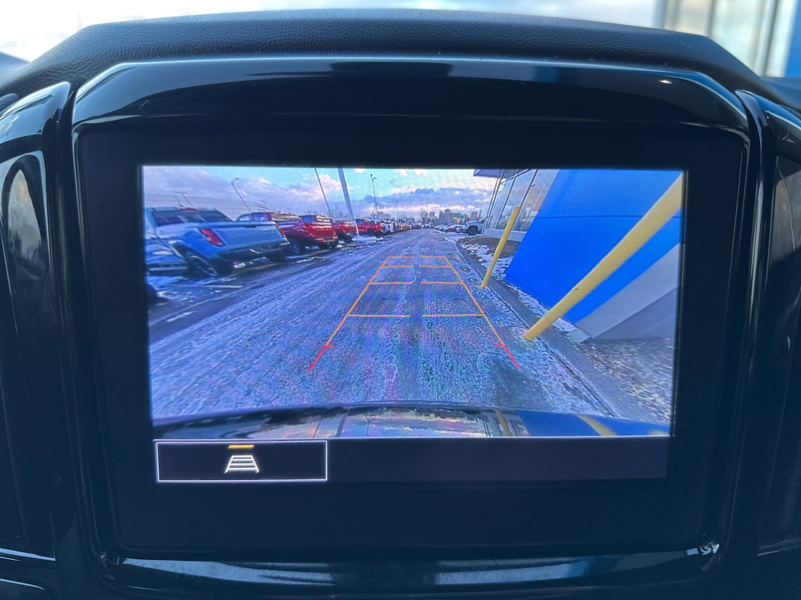 Used 2023 Chevrolet Traverse LT image 25