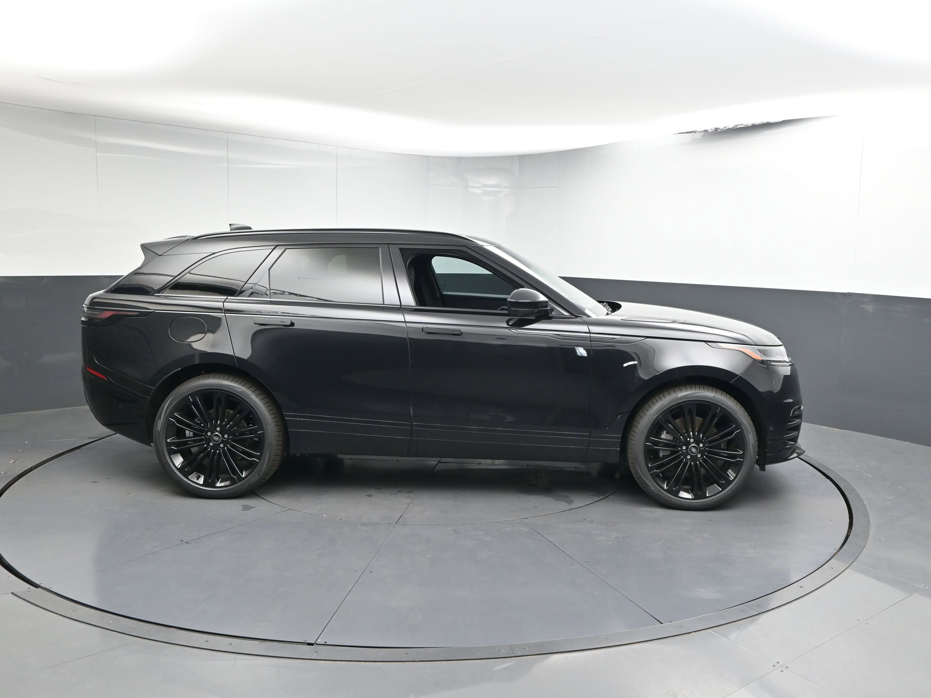 New 2026 Land Rover Range Rover Velar Dynamic SE image 22
