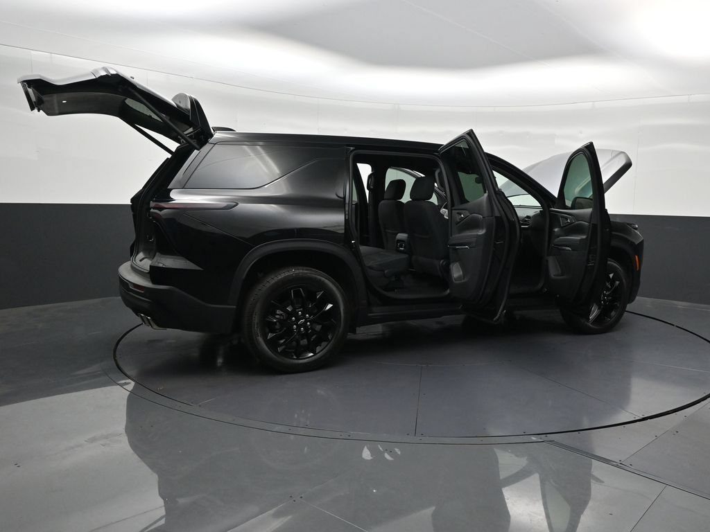 Used 2024 Chevrolet Traverse LS w/ Midnight/Sport Edition FWD image 31