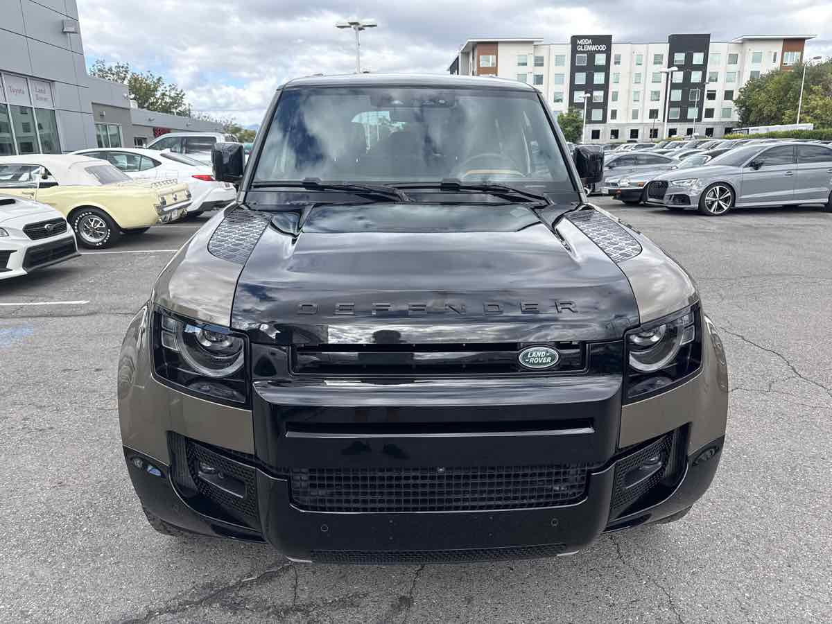 Used 2024 Land Rover Defender 110 X AWD/4WD image 3