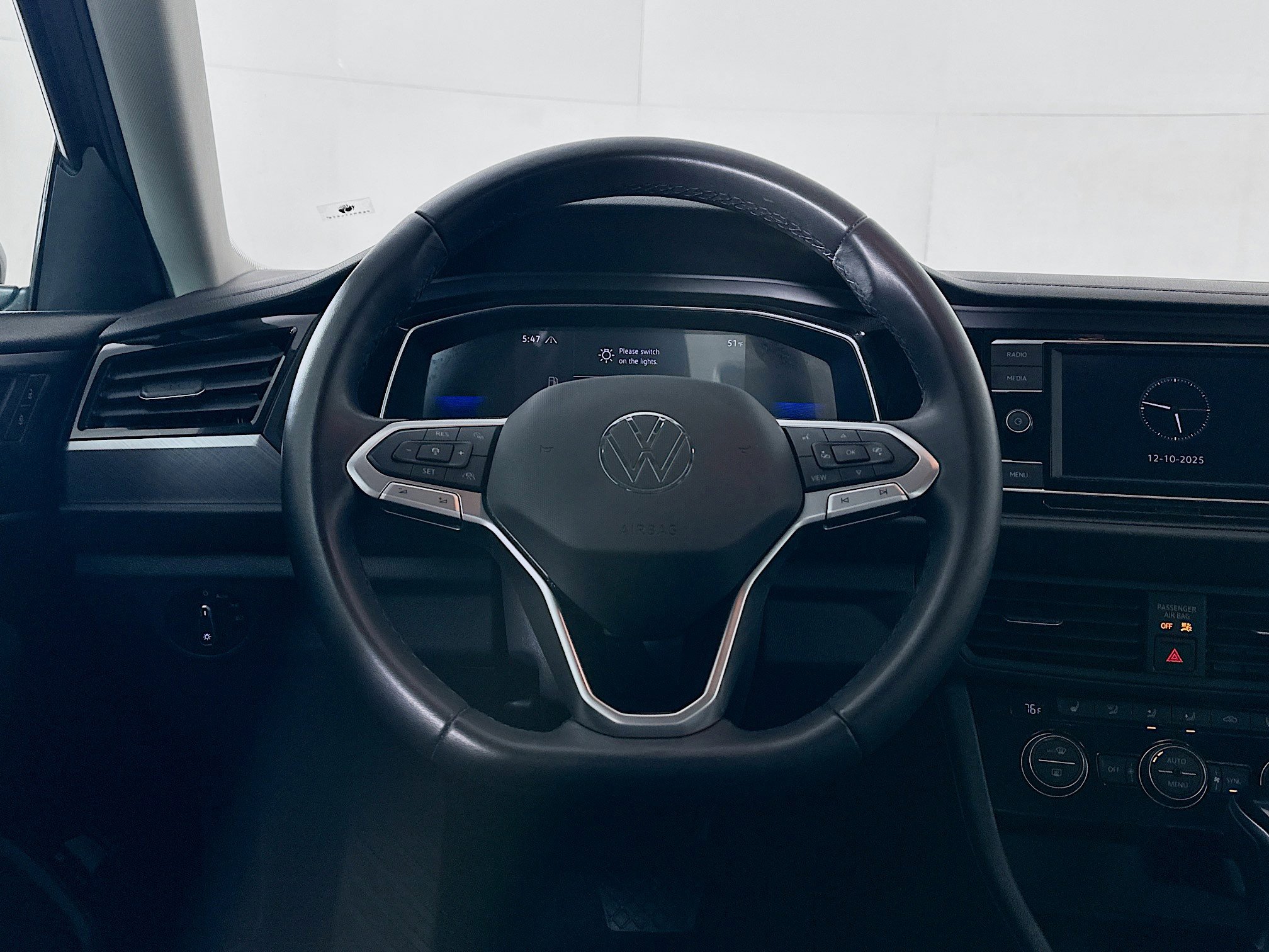 Used 2024 Volkswagen Jetta SE image 18