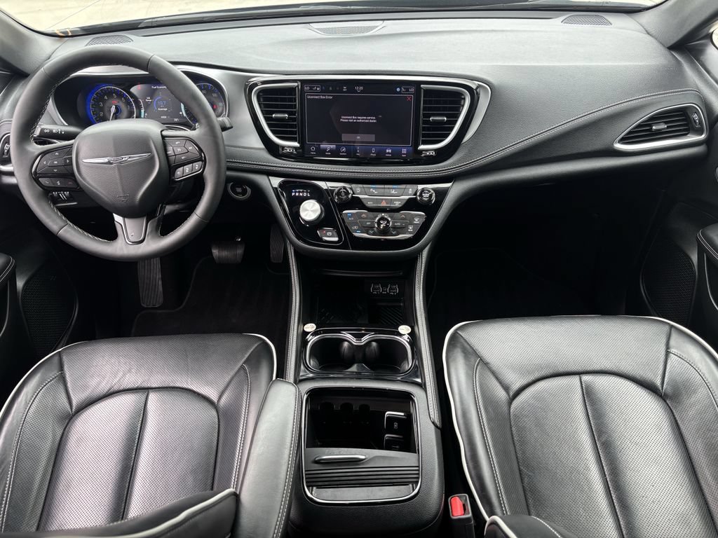 Used 2025 Chrysler Pacifica Limited FWD image 11