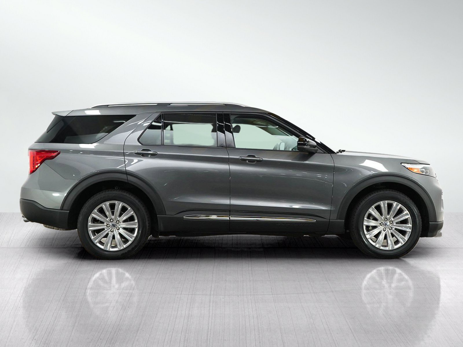 Used 2021 Ford Explorer Limited w/ Equipment Group 301A AWD/4WD image 7