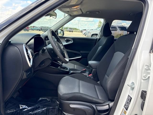 Used 2025 Kia Soul LX FWD image 11