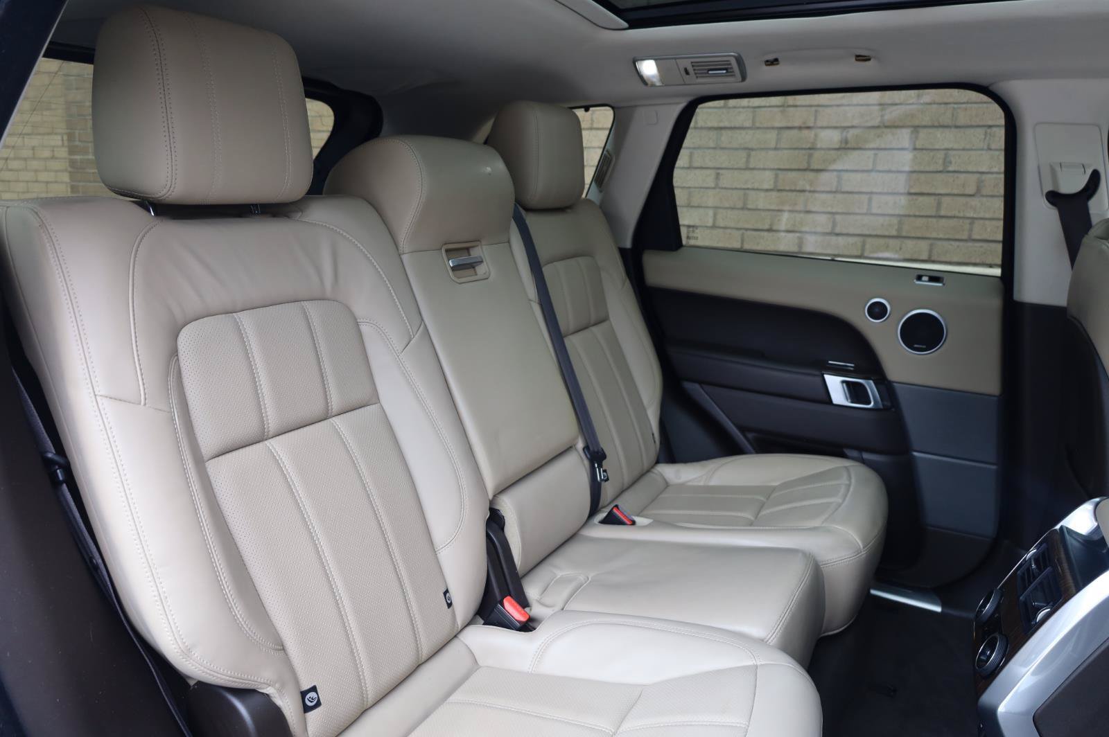 Used 2018 Land Rover Range Rover Sport HSE AWD/4WD image 26