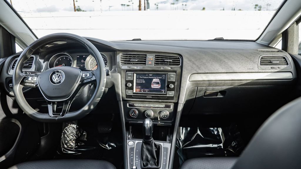 Used 2021 Volkswagen Golf 4-Door image 13