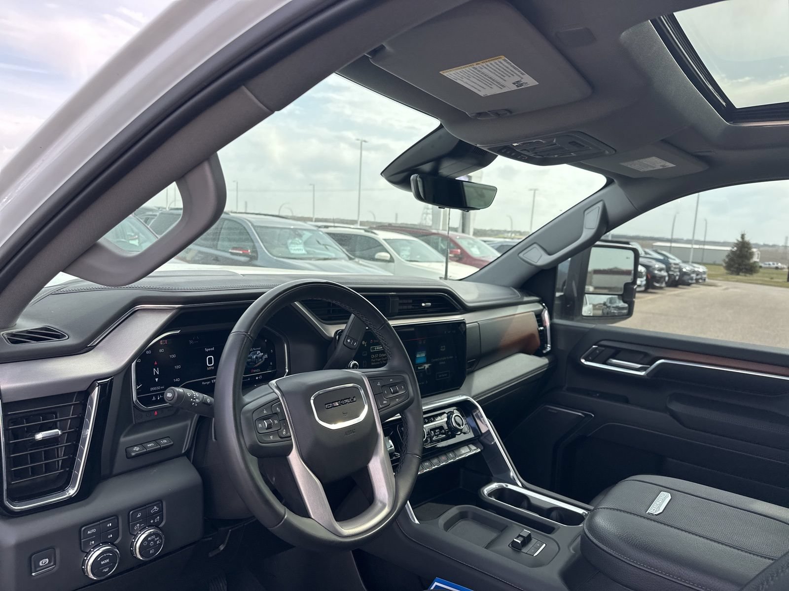 Used 2024 GMC Sierra 2500 Denali w/ Technology Package AWD/4WD image 17