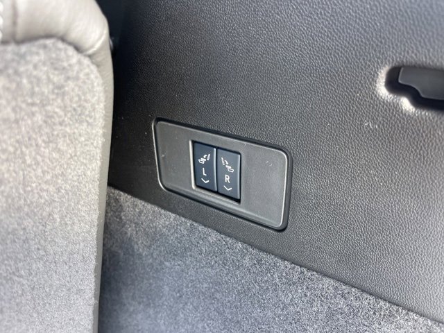 New 2025 Cadillac XT6 Luxury image 6