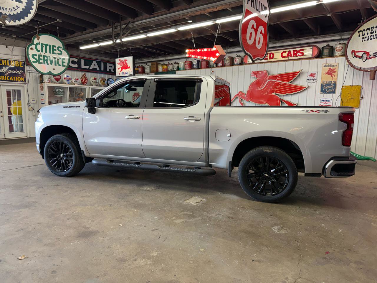 Used 2020 Chevrolet Silverado 1500 RST w/ Rally Edition image 2