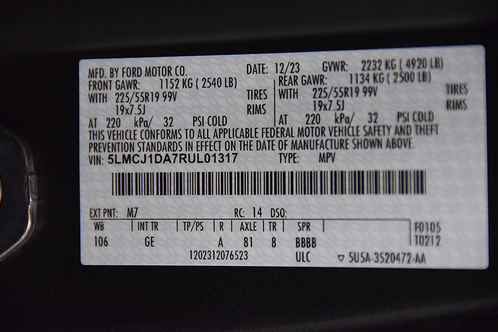 Used 2024 Lincoln Corsair AWD w/ Equipment Group 101A image 15
