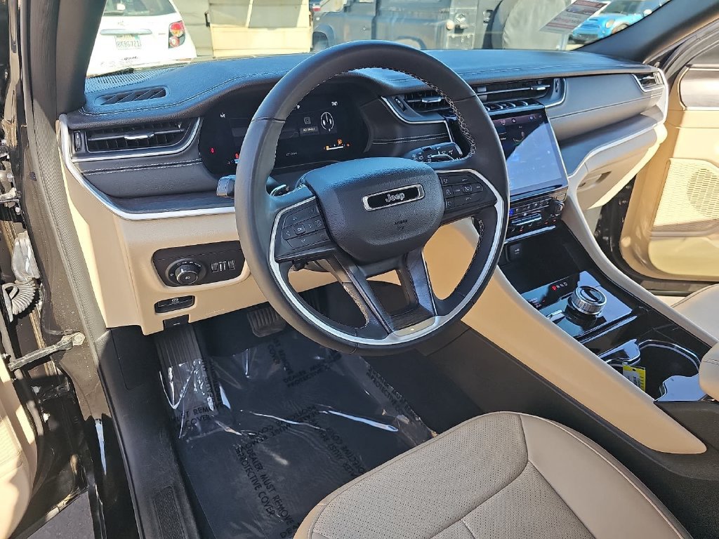 Used 2023 Jeep Grand Cherokee L Limited w/ Luxury Tech Group II AWD/4WD image 18