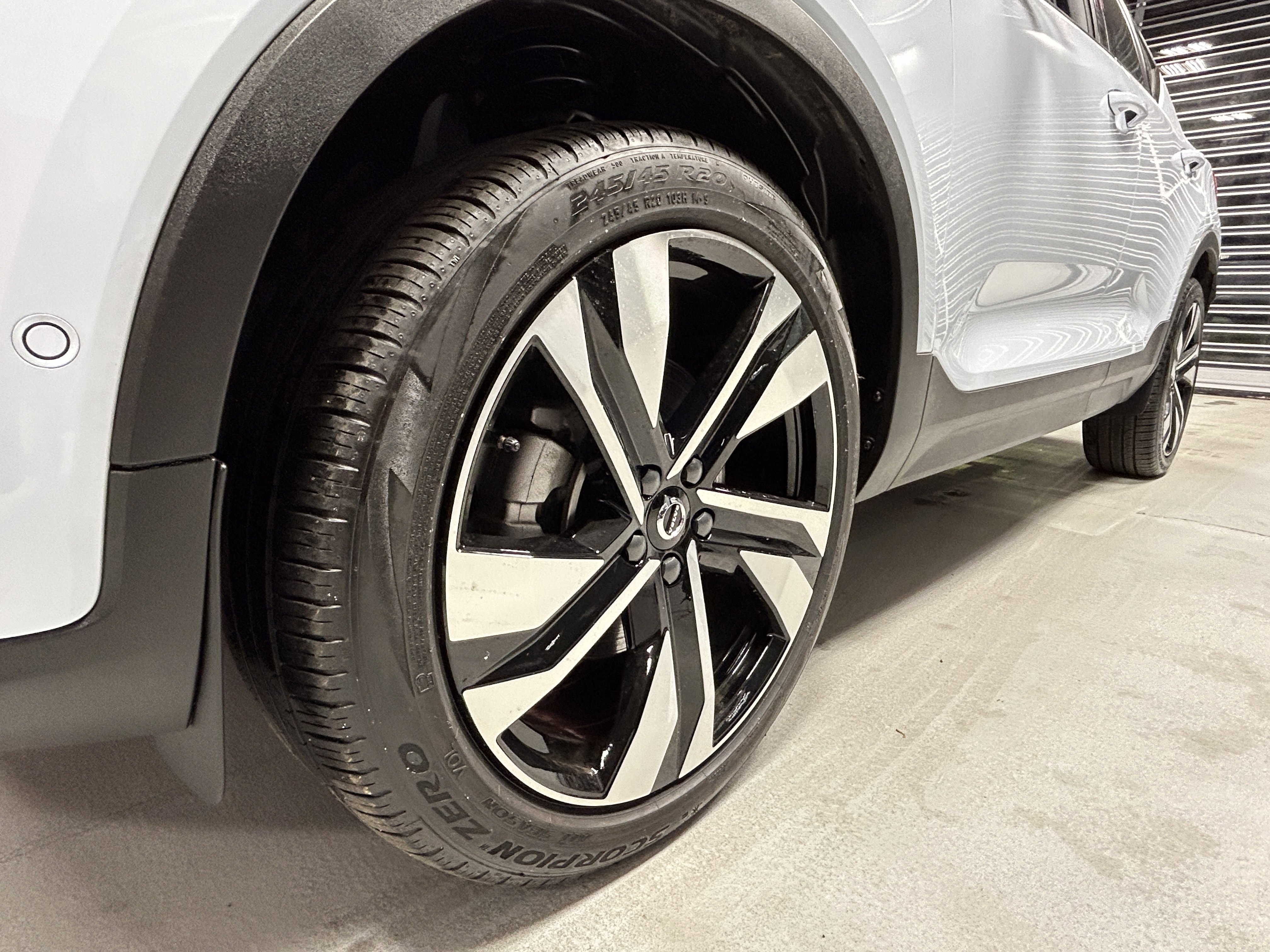 Used 2025 Volvo XC40 B5 Ultra w/ Climate Package image 20