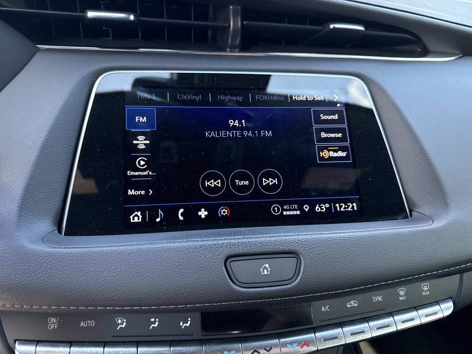 Used 2023 Cadillac XT4 Luxury w/ Cold Weather Package image 24