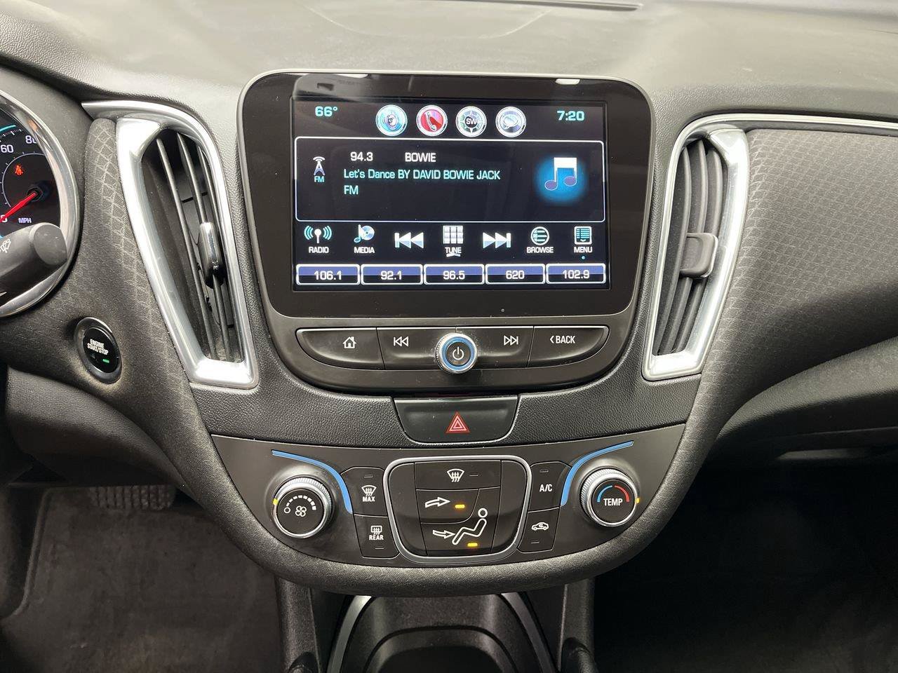 Used 2016 Chevrolet Malibu LT FWD image 15