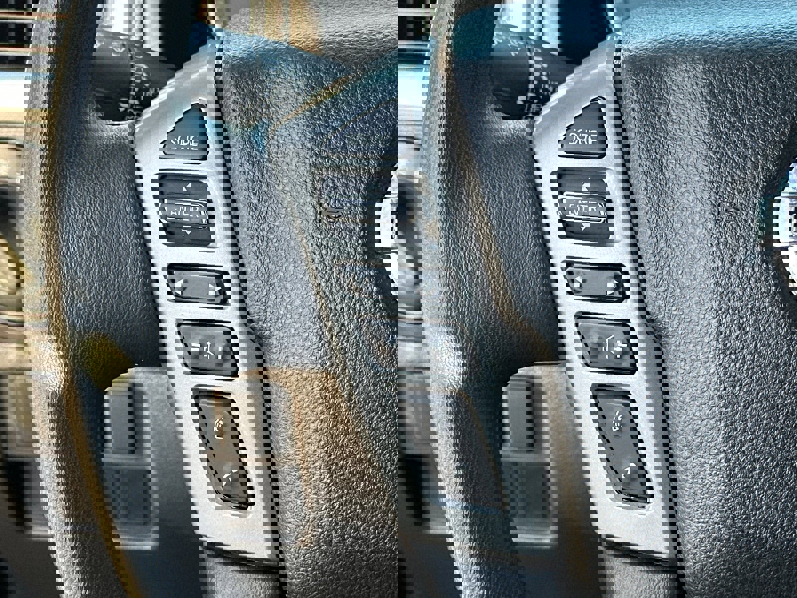 Used 2019 Nissan Titan SV image 24