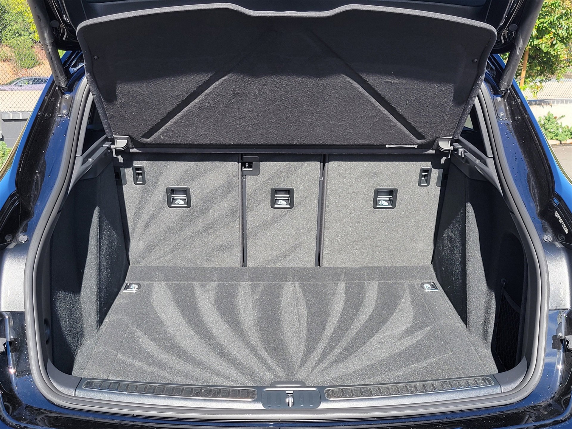 Used 2025 Porsche Macan image 32