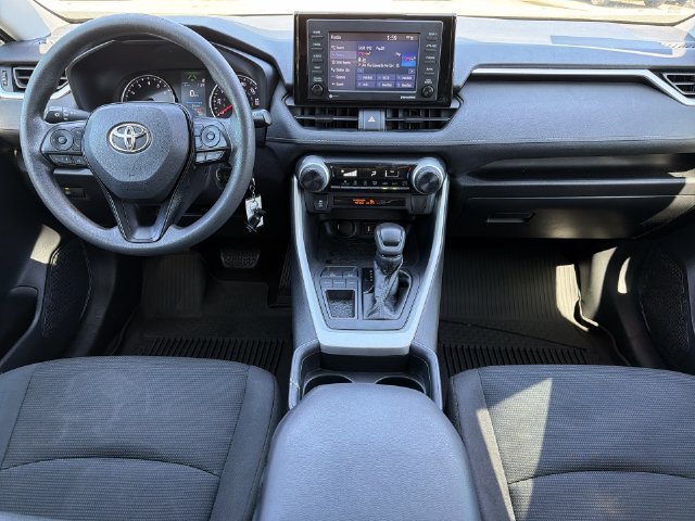 Used 2021 Toyota RAV4 LE FWD image 17