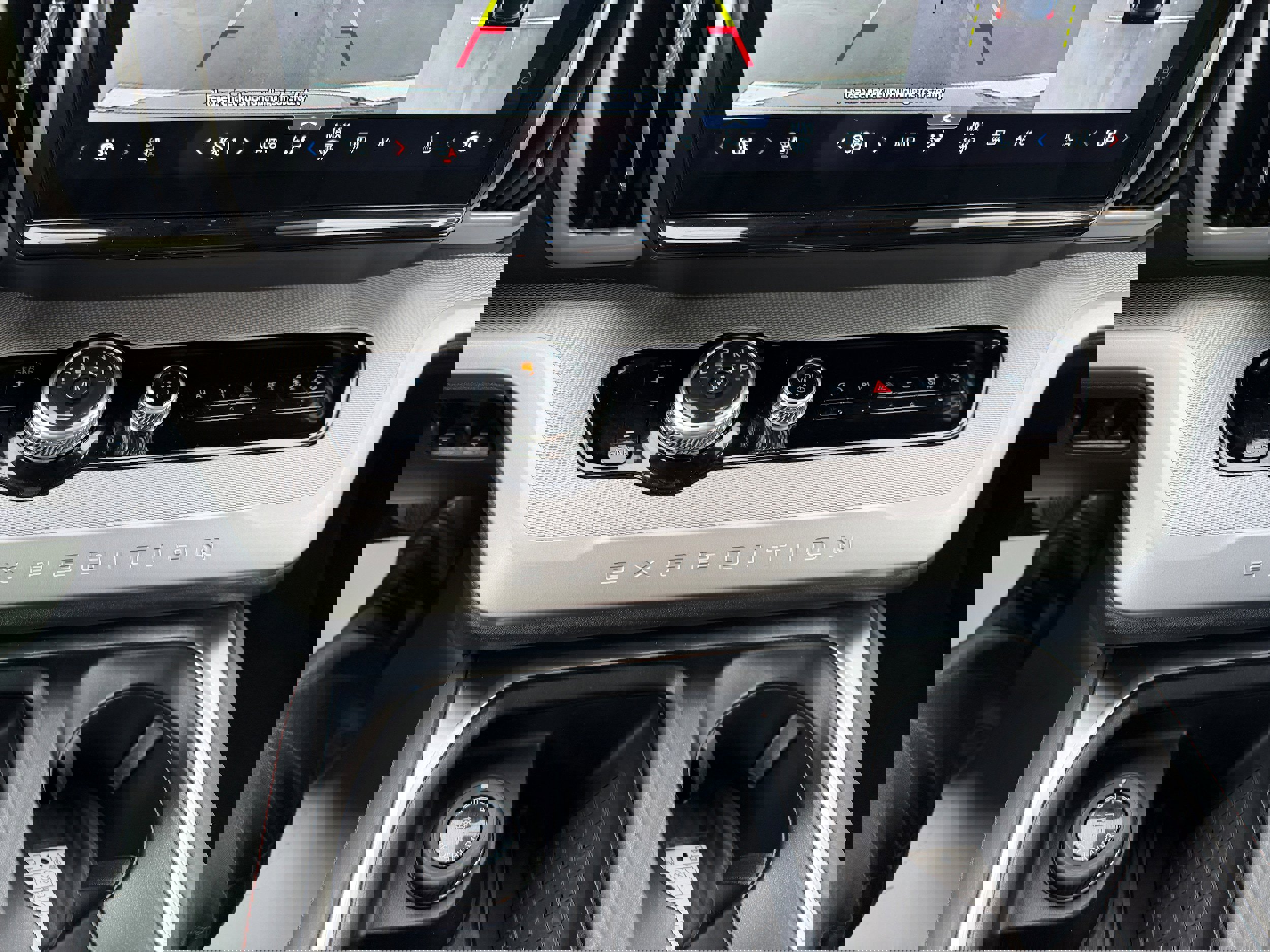 Certified 2025 Ford Expedition Active AWD/4WD image 24