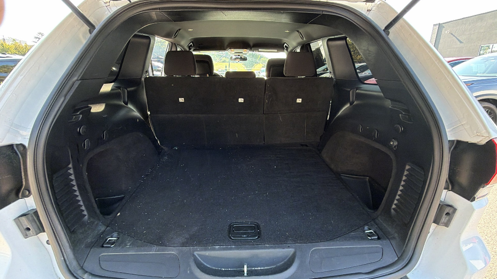Used 2020 Jeep Grand Cherokee Laredo RWD image 13