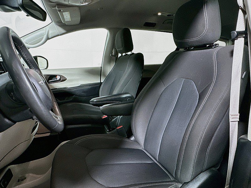 Used 2023 Chrysler Voyager LX FWD image 11