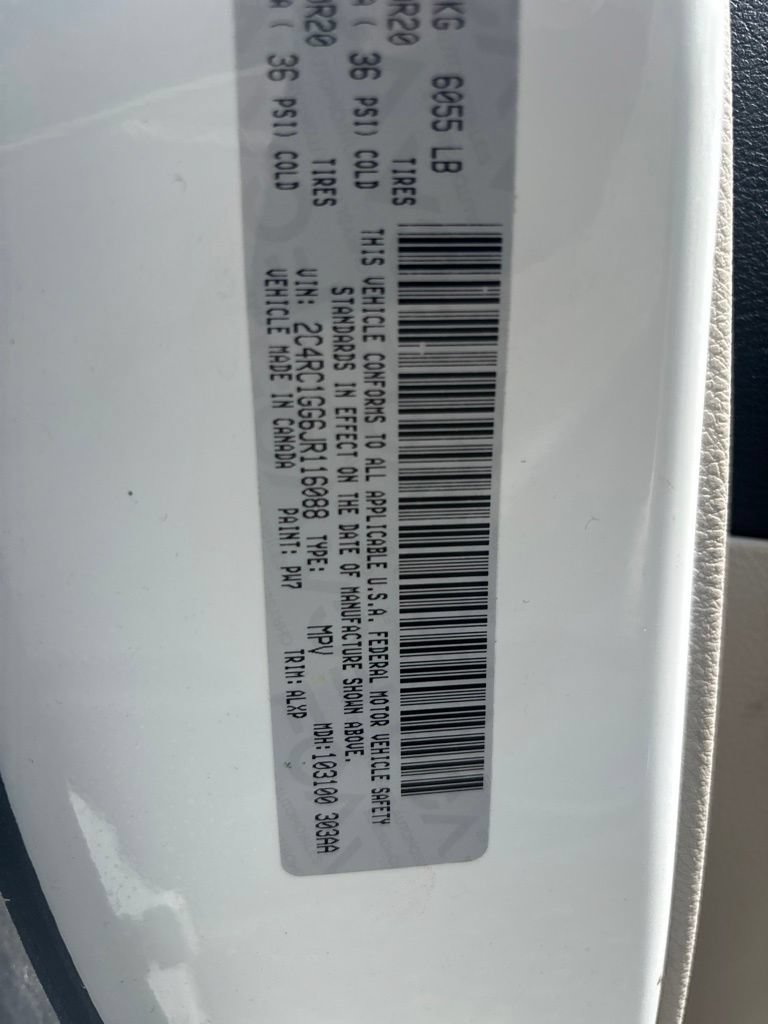 Used 2018 Chrysler Pacifica Limited w/ Tire & Wheel Group FWD image 14