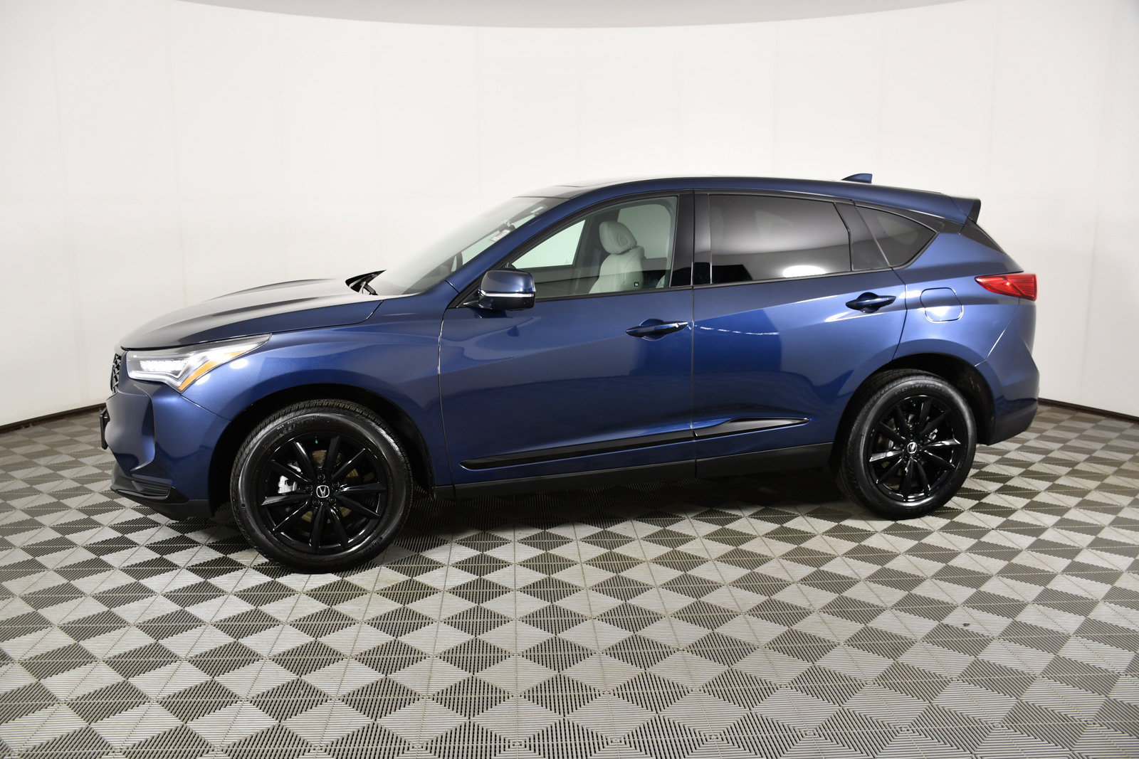 Used 2025 Acura RDX SH-AWD image 9