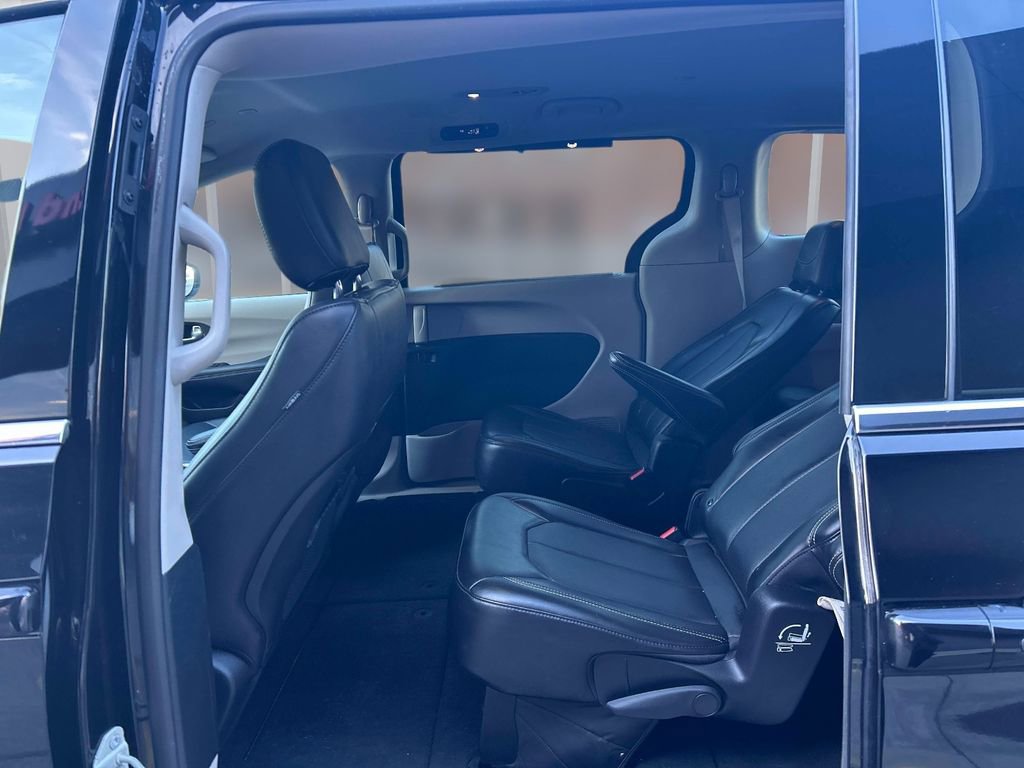 Used 2024 Chrysler Pacifica Touring-L image 12