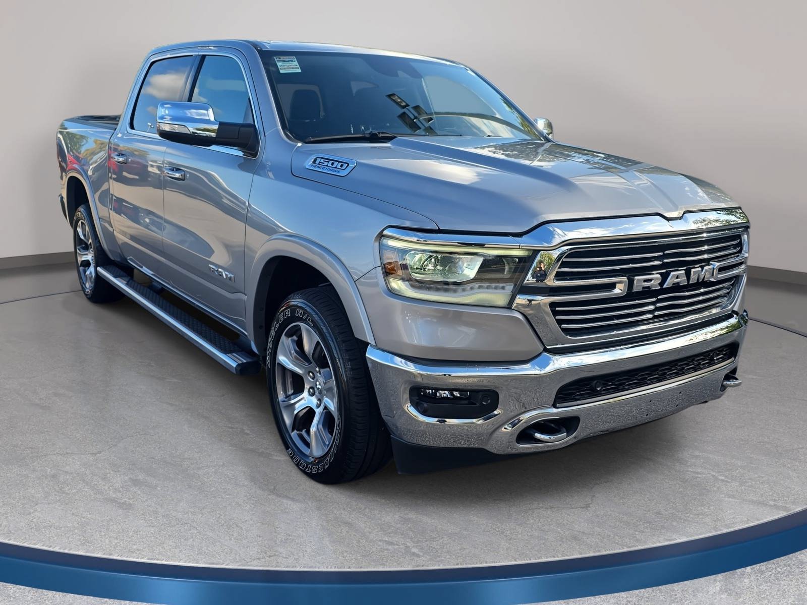 Used 2021 RAM 1500 Laramie AWD/4WD image 3