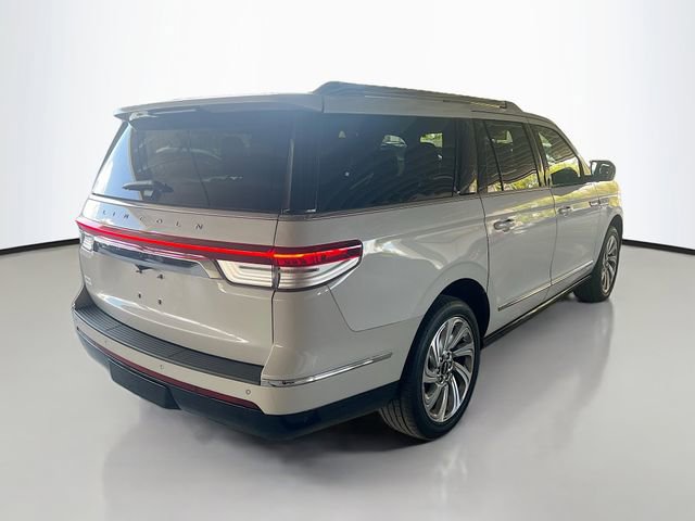 Used 2024 Lincoln Navigator L Reserve image 8