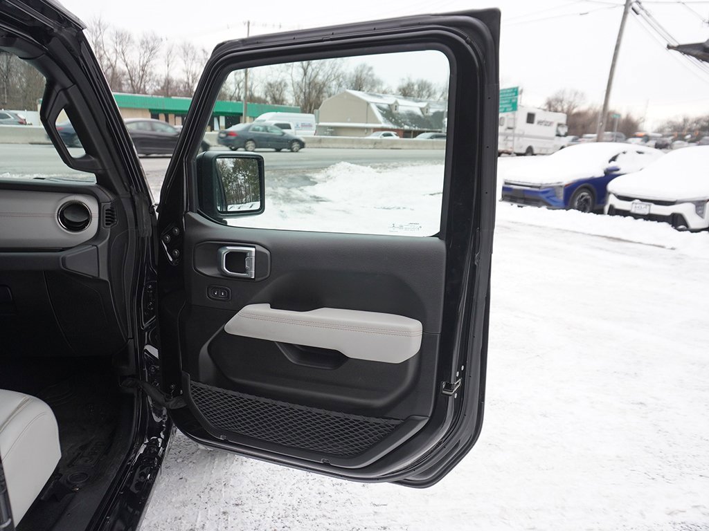 Used 2021 Jeep Wrangler Unlimited Sahara image 24