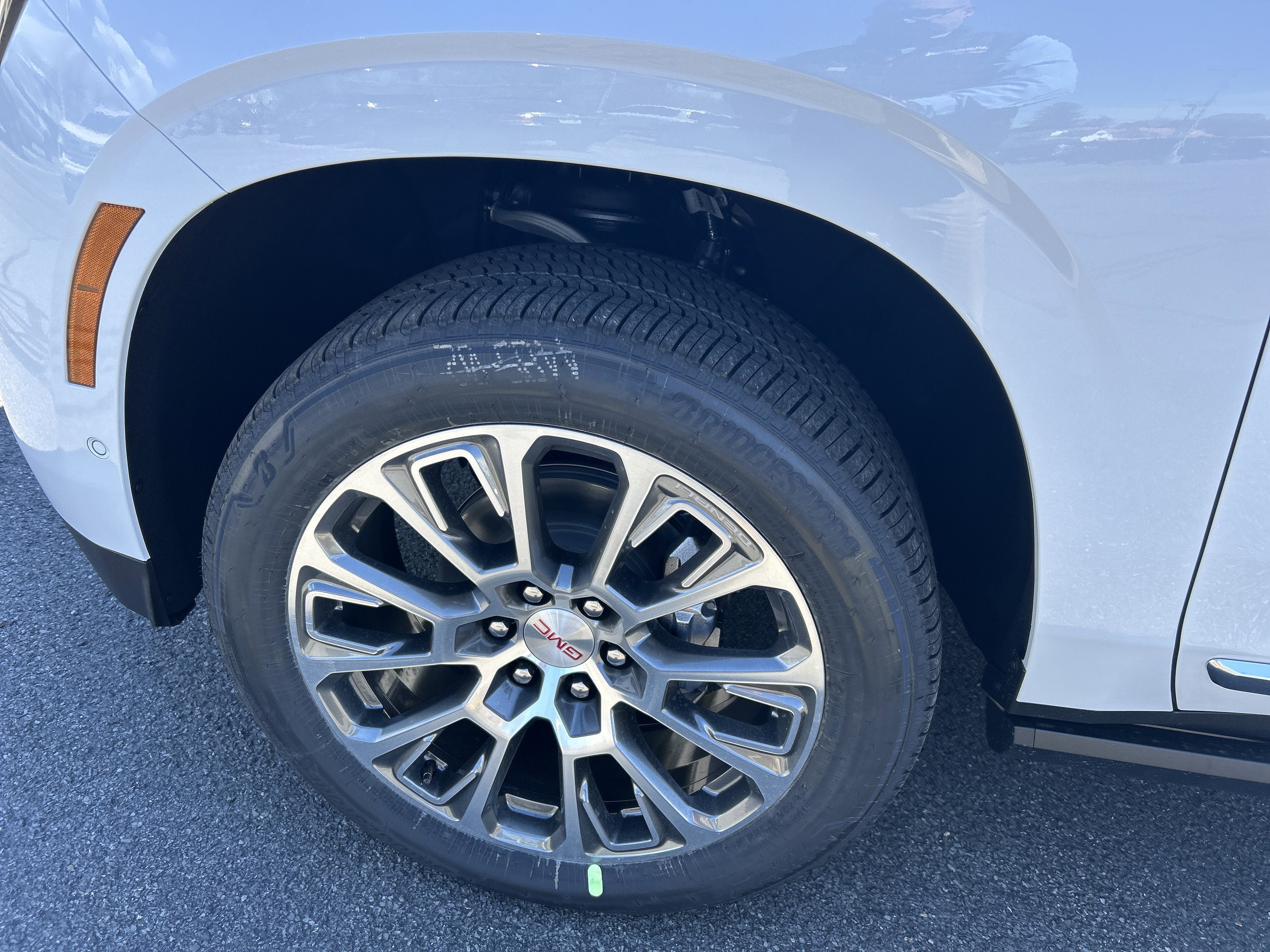 New 2026 GMC Yukon Denali w/ Denali Reserve Package AWD/4WD image 5
