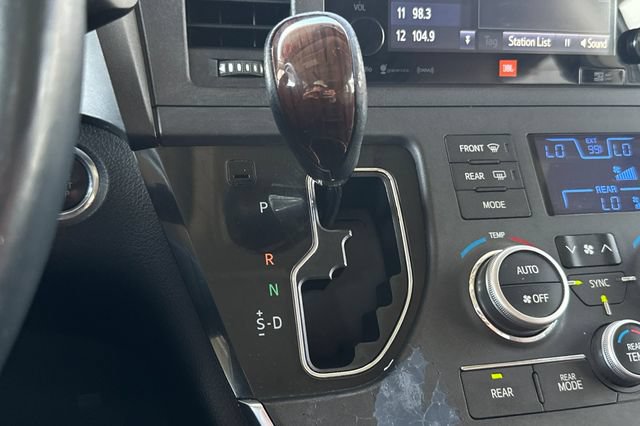 Used 2016 Toyota Sienna Limited FWD image 21