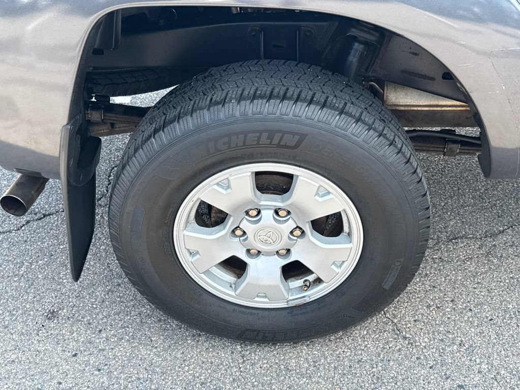 Used 2015 Toyota Tacoma 4x4 Double Cab w/ SR5 Package image 39