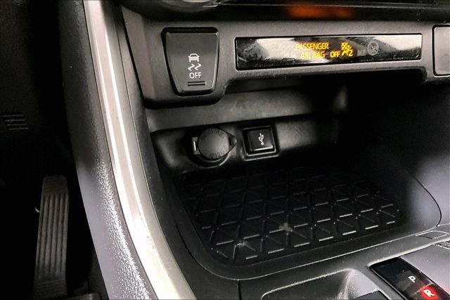 Used 2022 Toyota RAV4 XLE Premium image 15