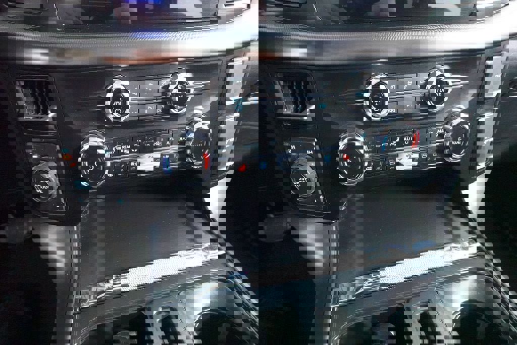 Used 2024 Ford F150 Lariat w/ Equipment Group 502A High image 16