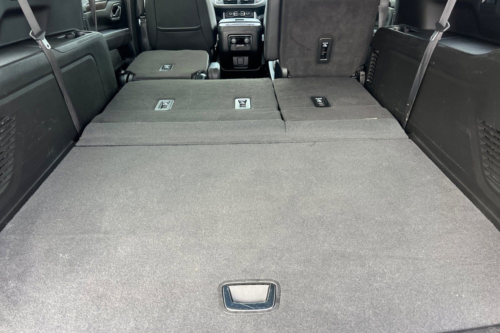 Used 2023 Chevrolet Suburban Premier image 16