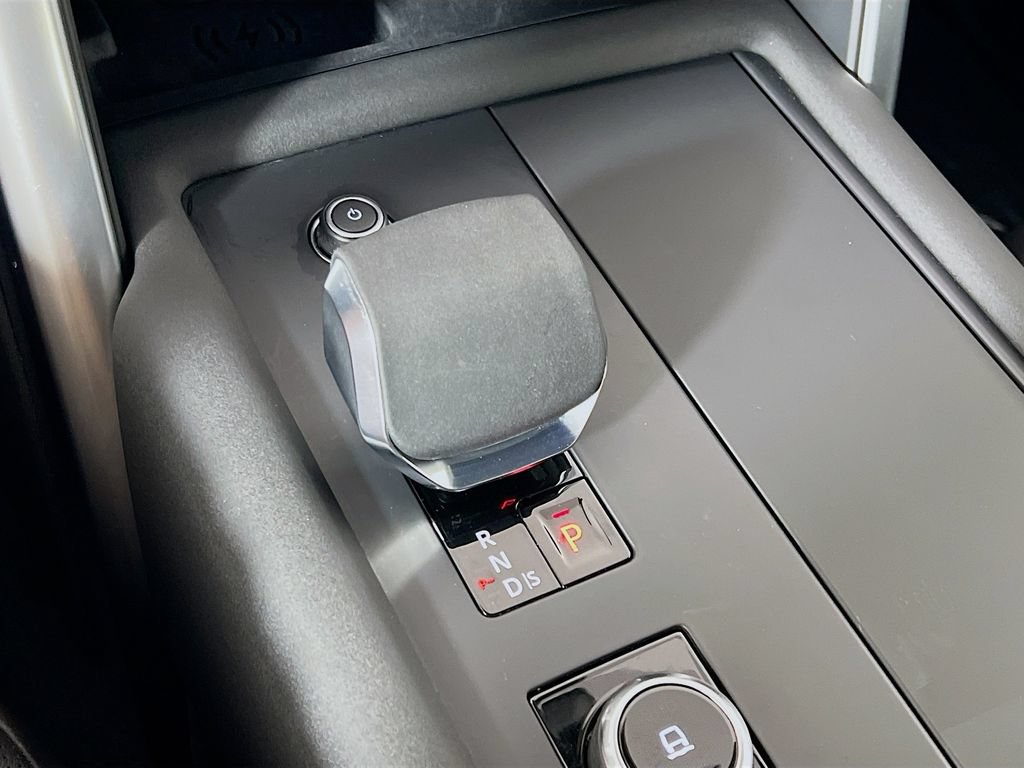 Certified 2025 Land Rover Discovery S AWD/4WD image 17