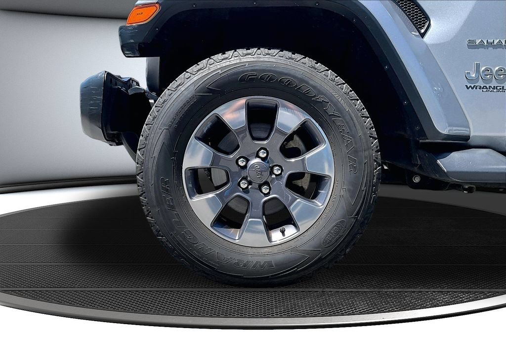 Used 2018 Jeep Wrangler Unlimited Sahara AWD/4WD image 34