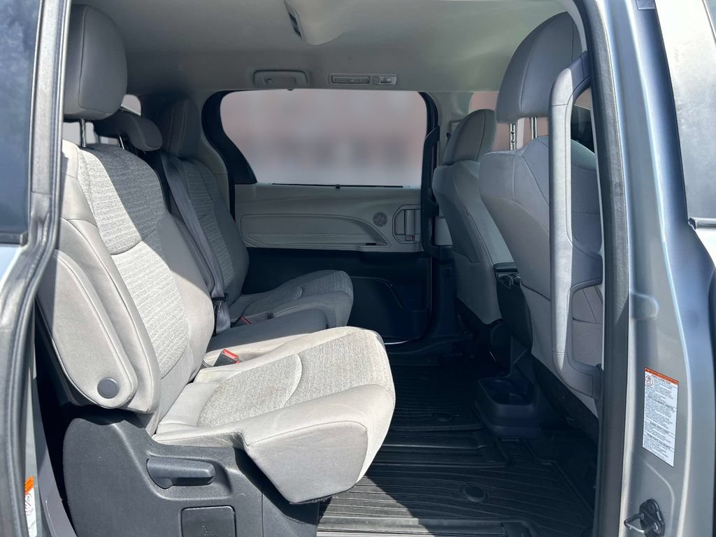 Used 2023 Toyota Sienna LE AWD/4WD image 20