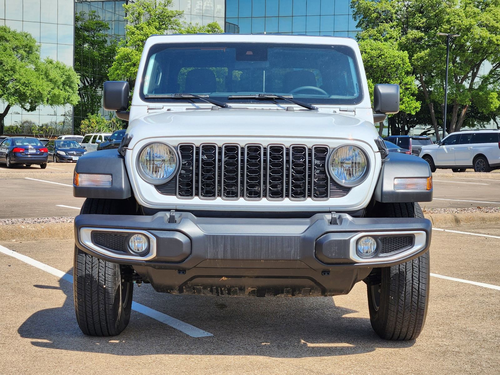 Used 2025 Jeep Gladiator Sport AWD/4WD image 7
